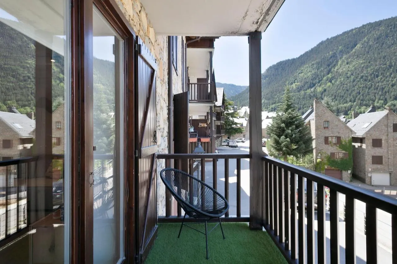 Luderna - Apartamento Des Calhaus Naut Aran Apartmán